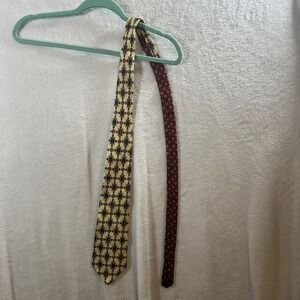 Tommy Hilfiger Vintage Men's Necktie 100% Silk Tan Red Iconic Crest Logo Tie EUC